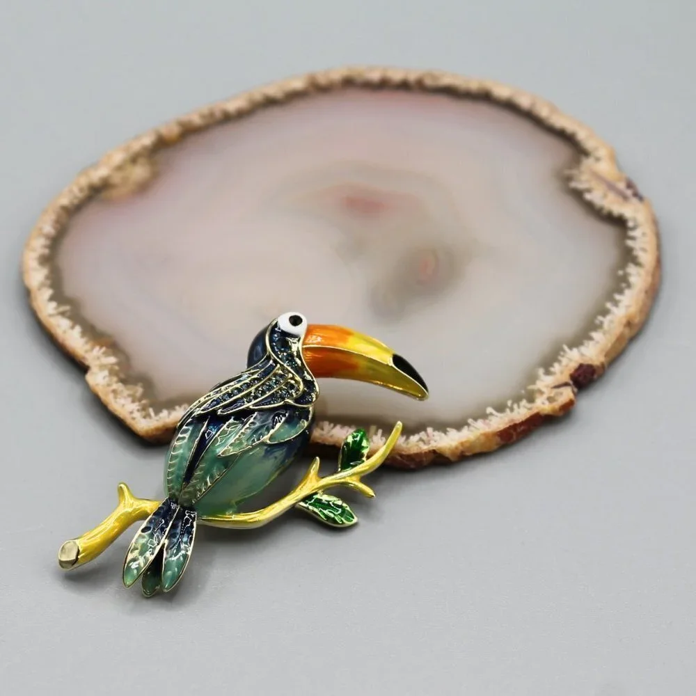 Jewelry pin brooch toucan tropical animal colorful gold tone fashion new